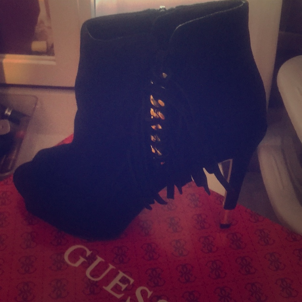 New Guess open toe black suede booties